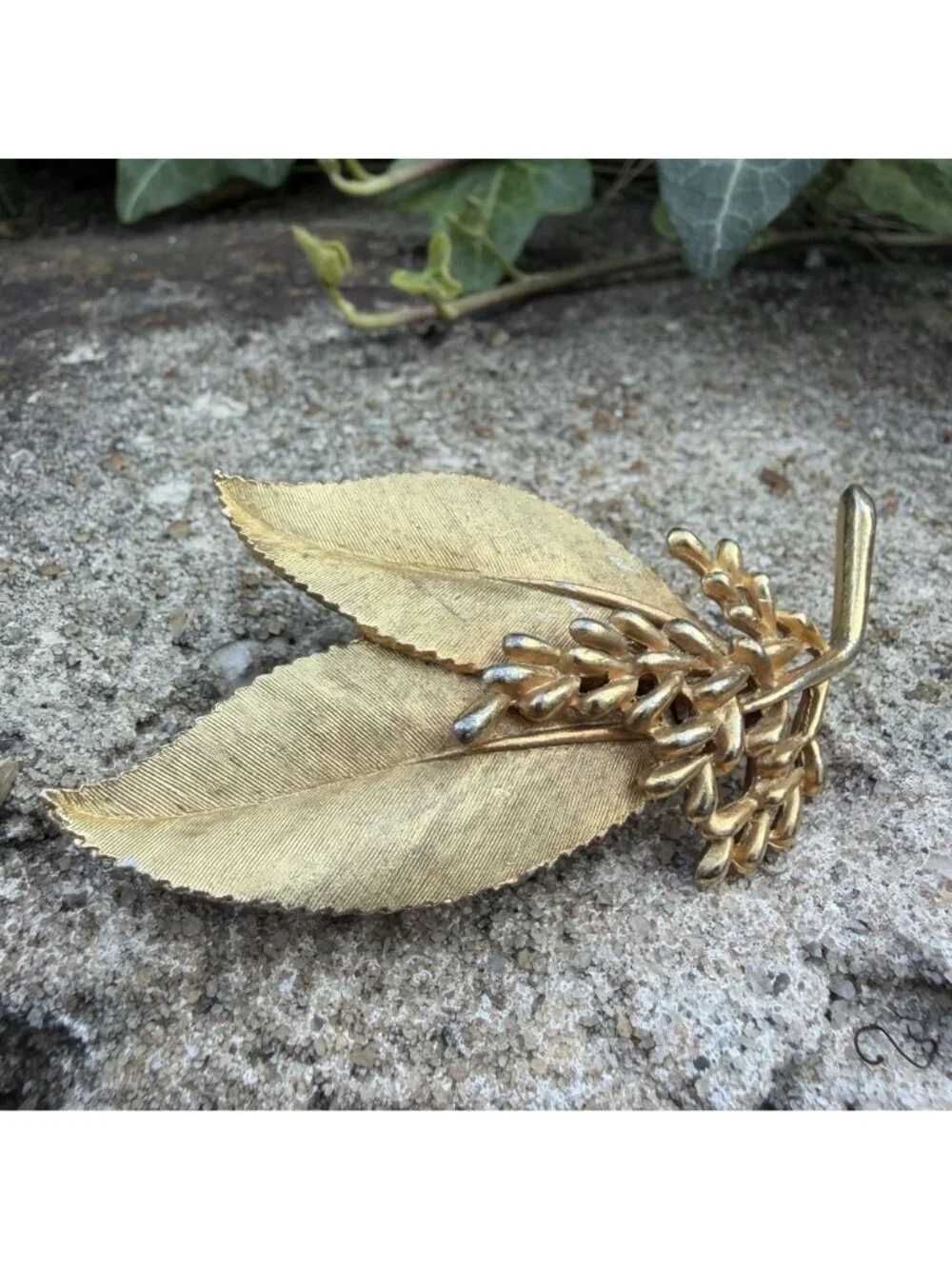 BSK Gold Tone Leaf Wheat Brooch Pin Textured Fall Botanical Mid Century 50s VTG